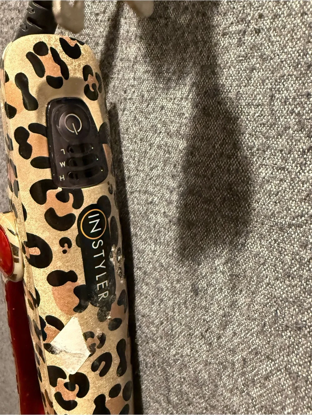 InStyler Rotating Iron 3/4” Cheetah Print. Tested, works. Pre-owned.